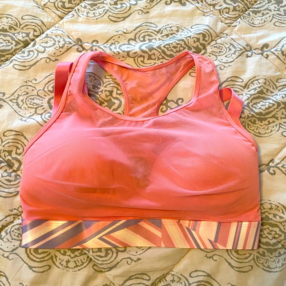 Pink sports bra. 32DD. BRAND NEW!